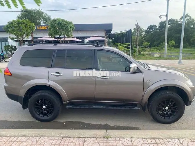 Mitsubishi Pajero Sport Nâu 7 chỗ Tự động