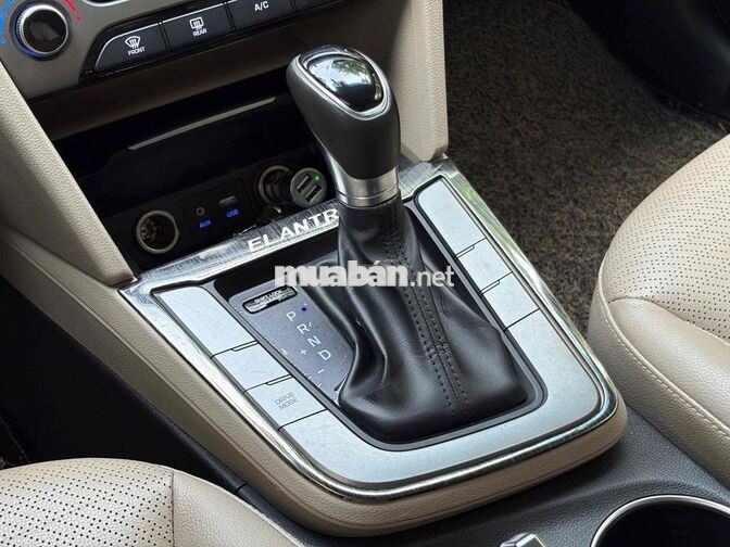 Hyundai Elantra 2019 Vàng Cát 9 vạn
