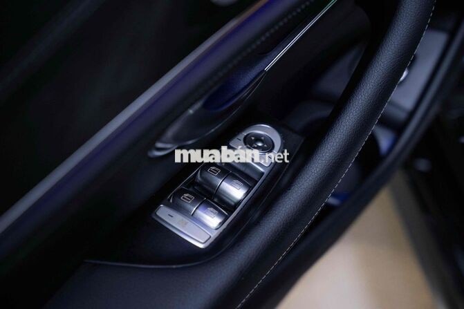 Mercedes-Benz E300 2022 Đen 28.000km