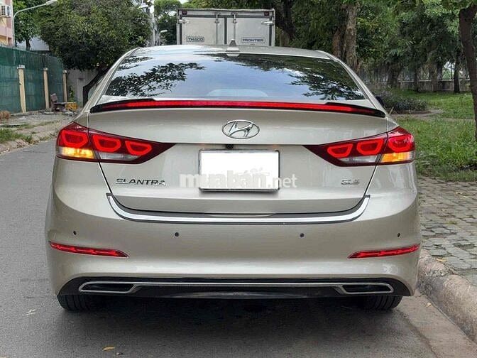 Hyundai Elantra 2019 Vàng Cát 9 vạn