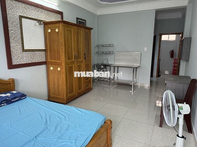 Phòng ngay cầu Băng Ky (Nơ Trang Long), full nội thất, có ban công lớn