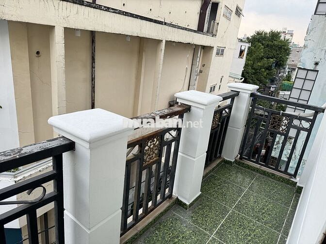 Phòng ngay cầu Băng Ky (Nơ Trang Long), full nội thất, có ban công lớn