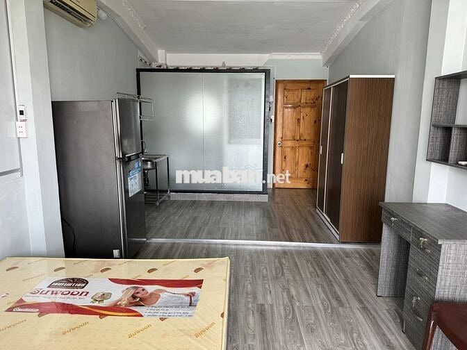Phòng ngay cầu Băng Ky (Nơ Trang Long), full nội thất, lầu 4