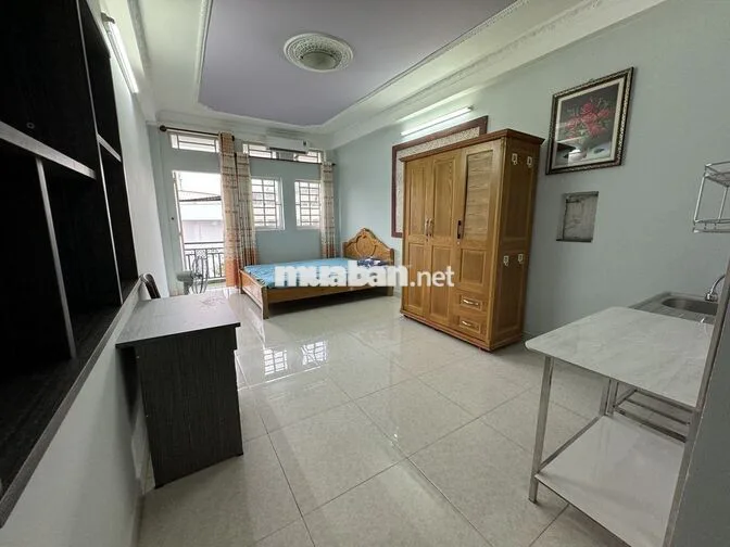 Phòng ngay cầu Băng Ky (Nơ Trang Long), full nội thất, có ban công lớn