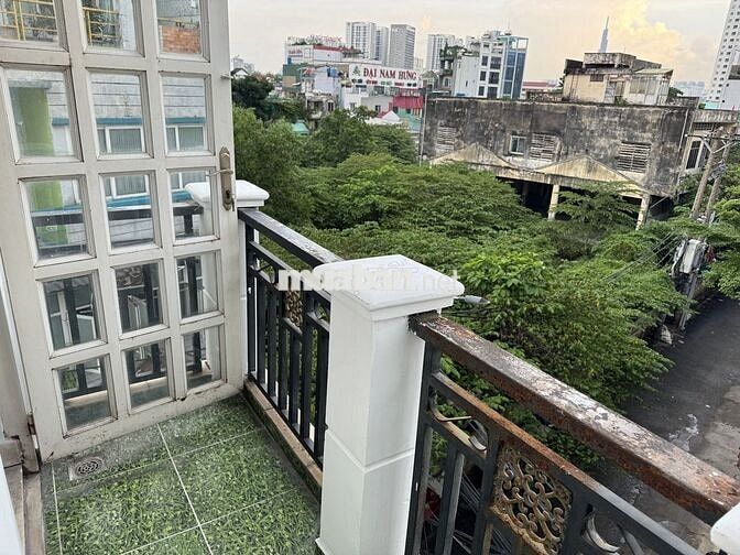 Phòng ngay cầu Băng Ky (Nơ Trang Long), full nội thất, có ban công lớn