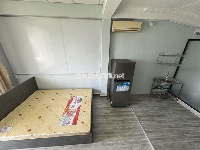 Phòng ngay cầu Băng Ky (Nơ Trang Long), full nội thất, lầu 4