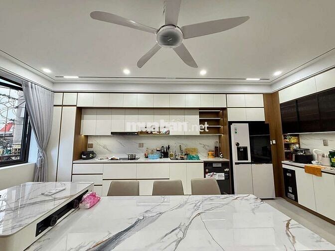 Nhà tâm huyết thang máy sân vườn rộng 50m2 Mặt Tiền Trần Thị Cờ