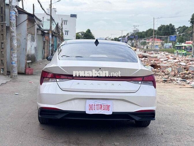 Hyundai Elantra 2022 1.6 tiêu chuẩn AT Trắng