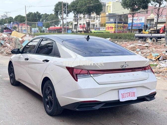Hyundai Elantra 2022 1.6 tiêu chuẩn AT Trắng