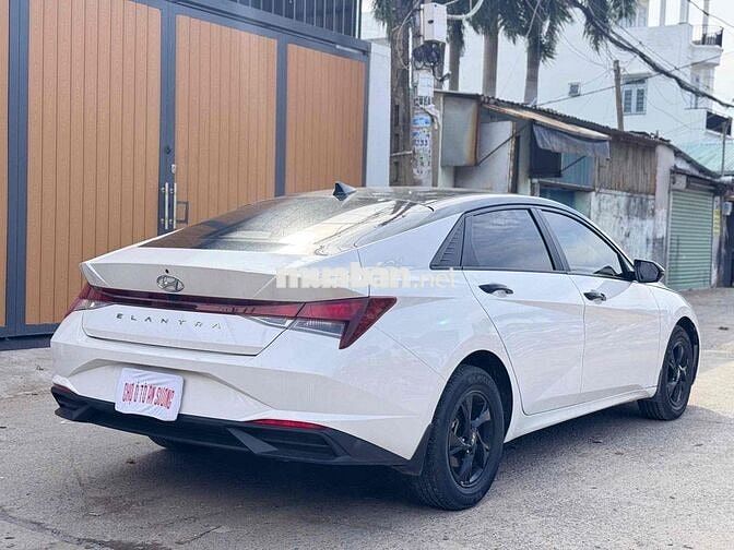 Hyundai Elantra 2022 1.6 tiêu chuẩn AT Trắng