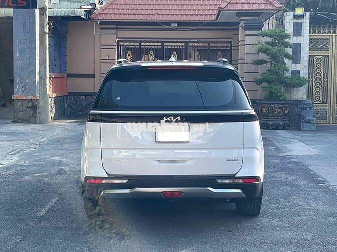 Kia Carnival Premium 2023 Trắng 8 chỗ
