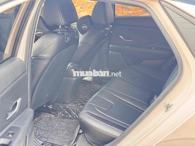 Hyundai Elantra 2022 1.6 tiêu chuẩn AT Trắng