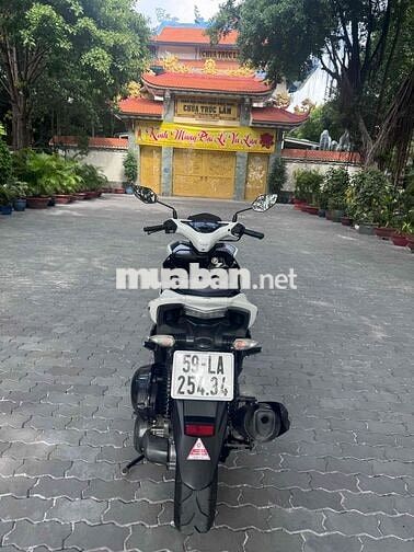 Yamaha NVX 155cc Trắng