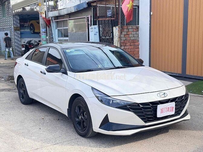 Hyundai Elantra 2022 1.6 tiêu chuẩn AT Trắng