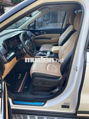 Kia Carnival Premium 2023 Trắng 8 chỗ