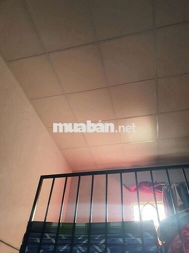 Phòng trọ 20m2, có gác, mới 95%, 2 cửa sổ, gần đường lớn