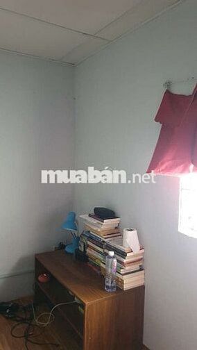 Phòng trọ 20m2, có gác, mới 95%, 2 cửa sổ, gần đường lớn