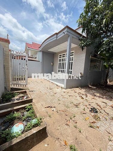 Nhà sân vườn 210m2 cách ĐH Tây Đô 2km