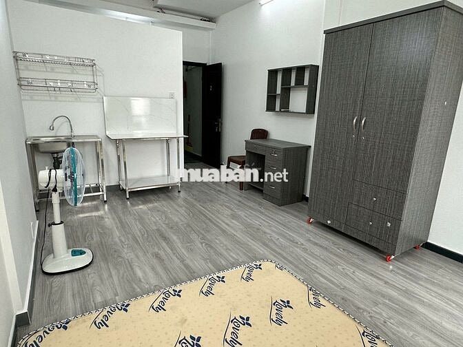 Phòng ngay ngã 5 Bình Hoà, full nội thất, rộng, có BAN CÔNG, nên thơ