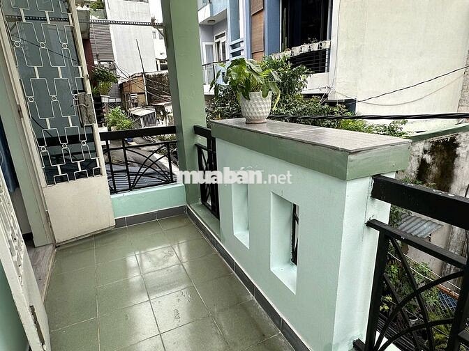 Phòng ngay ngã 5 Bình Hoà, full nội thất, rộng, có BAN CÔNG, nên thơ