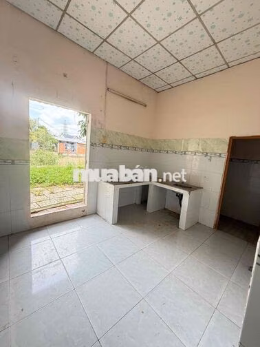 Nhà sân vườn 210m2 cách ĐH Tây Đô 2km