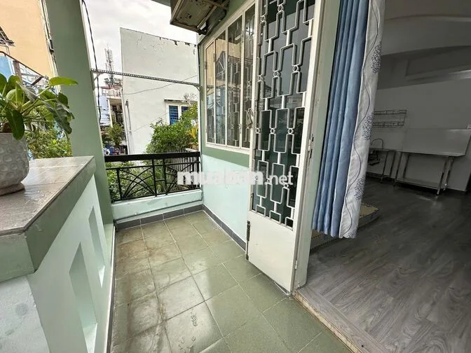 Phòng ngay ngã 5 Bình Hoà, full nội thất, rộng, có BAN CÔNG, nên thơ