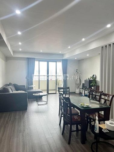 Cho thuê chung cư Oriental Plaza, Âu Cơ- 2PN, nội thất cơ bản giá 11tr
