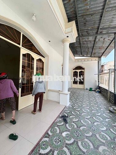 Nhà diện tích rộng rãi hẻm 1716 Huỳnh Tấn Phát giá 7,5 tr