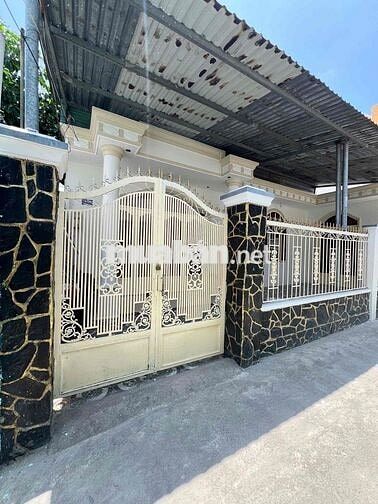 Nhà diện tích rộng rãi hẻm 1716 Huỳnh Tấn Phát giá 7,5 tr