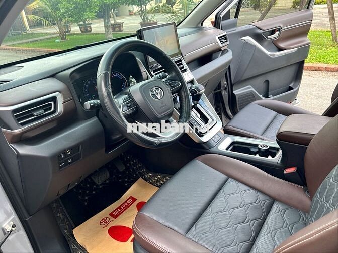 Toyota Innova Cross HEV 2024 2.0 CVT Xám Hybrid