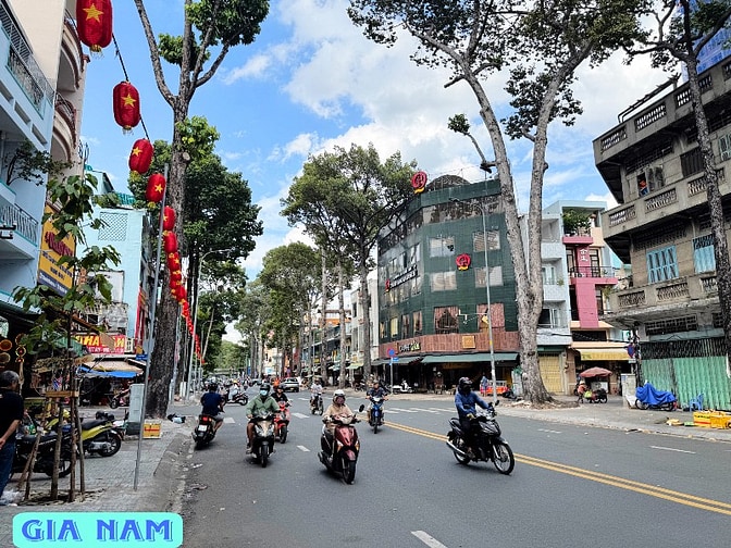 BÁN NHÀ MẶT TIỀN KINH DOANH : 285A NGUYỄN CHÍ THANH - P. 15 - Q. 5-HCM