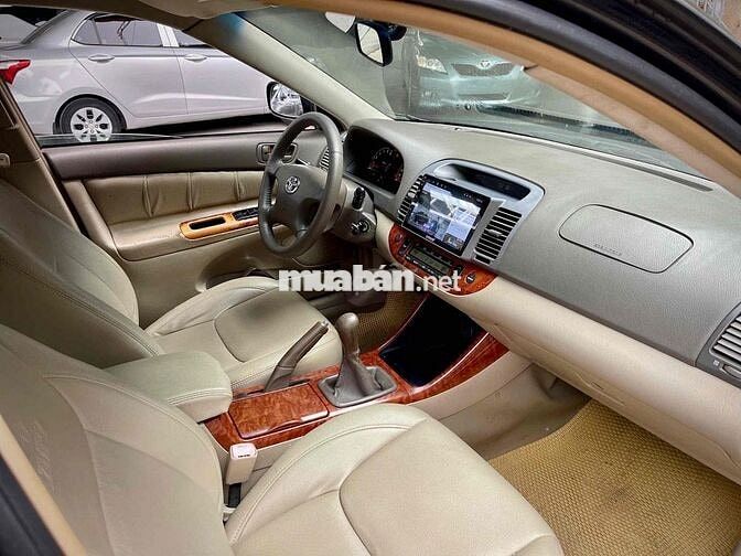 Toyota Camry 2.4G 2005 Số sàn 5 cấp Đen
