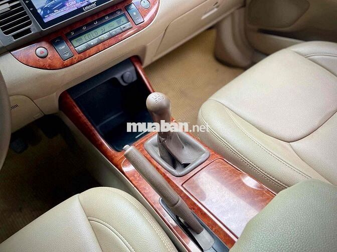 Toyota Camry 2.4G 2005 Số sàn 5 cấp Đen