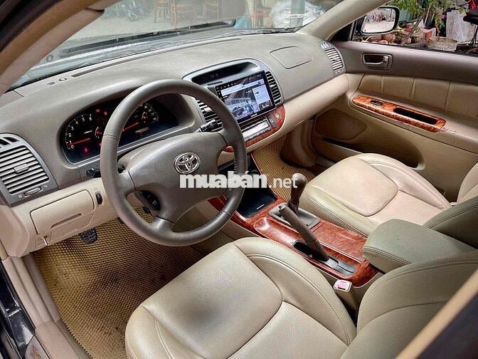 Toyota Camry 2.4G 2005 Số sàn 5 cấp Đen