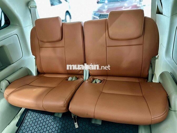 Toyota Innova 2011 V Tự động Vàng cát