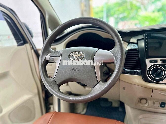 Toyota Innova 2011 V Tự động Vàng cát
