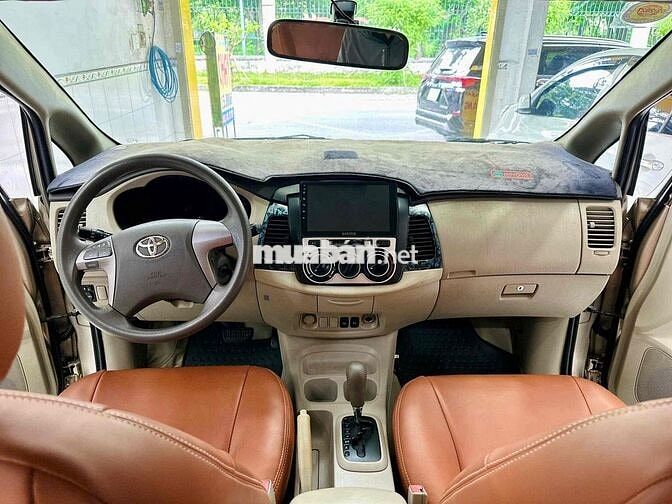 Toyota Innova 2011 V Tự động Vàng cát