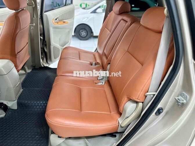 Toyota Innova 2011 V Tự động Vàng cát