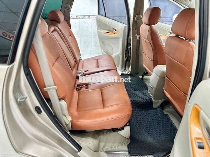 Toyota Innova 2011 V Tự động Vàng cát