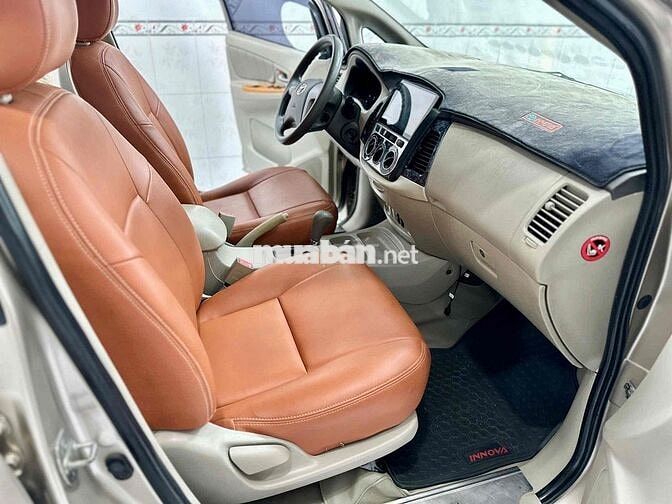Toyota Innova 2011 V Tự động Vàng cát