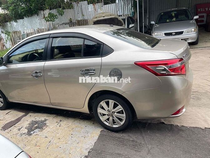 Toyota Vios Số sàn Vàng cát