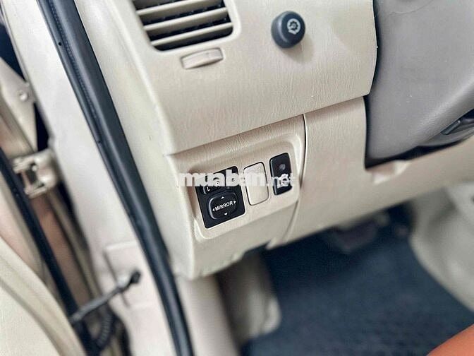 Toyota Innova 2011 V Tự động Vàng cát