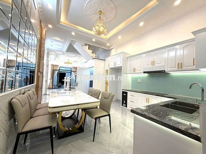 Bán nhà hẻm 1806, Huỳnh Tấn Phát, ô tô đậu trong nhà. 4pn, shr
