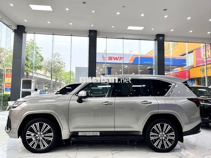 Lexus LX 600 Urban 2026 Bạc 7 chỗ