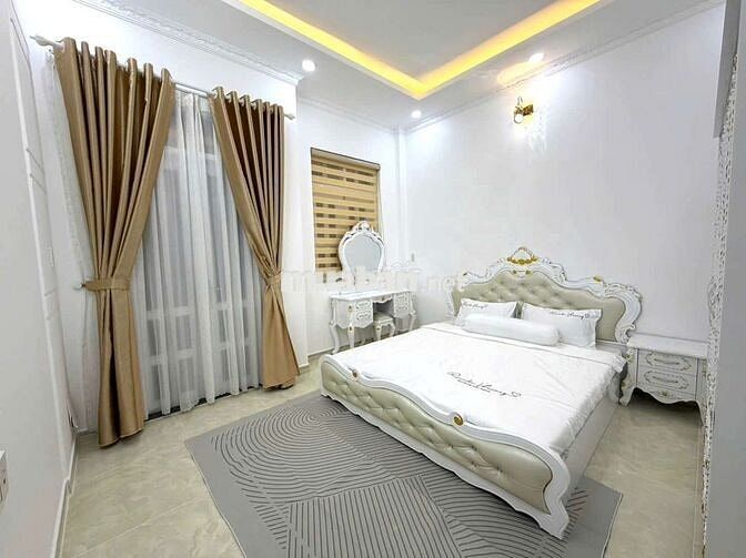 Bán nhà hẻm 1806, Huỳnh Tấn Phát, ô tô đậu trong nhà. 4pn, shr