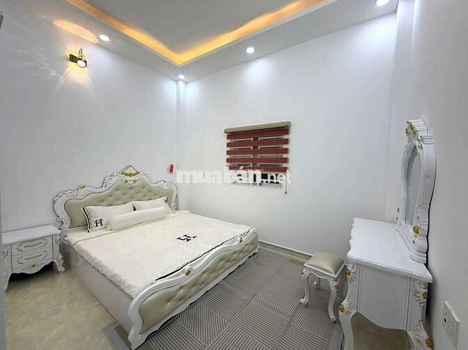 Bán nhà hẻm 1806, Huỳnh Tấn Phát, ô tô đậu trong nhà. 4pn, shr