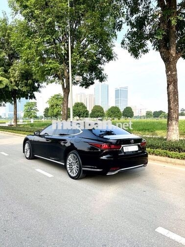 Lexus LS 500h 2025 Hybrid Đen 700km