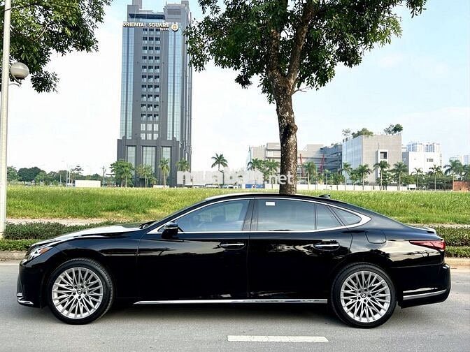 Lexus LS 500h 2025 Hybrid Đen 700km