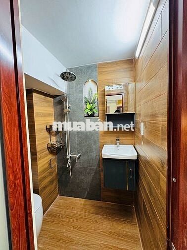 Cho thuê phòng tại mặt tiền số 235 Nguyễn Duy Dương Quận 10