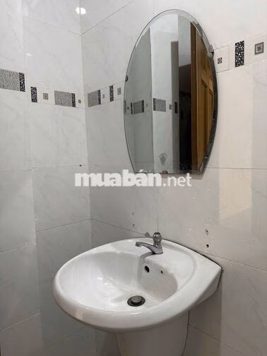 Phòng mới cửa sổ to, cửa ban công to ngập sáng bao điện nước
